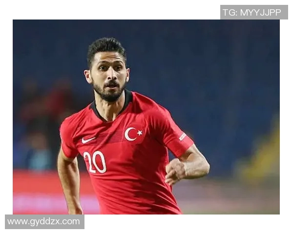 当足球巨星遇上可爱萌宠温情陪伴背后的独特故事 当足球巨星遇上可爱萌宠温情陪伴背后的独特故事