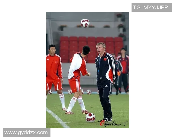 足球球星衣架子引领潮流展现运动与时尚完美结合魅力